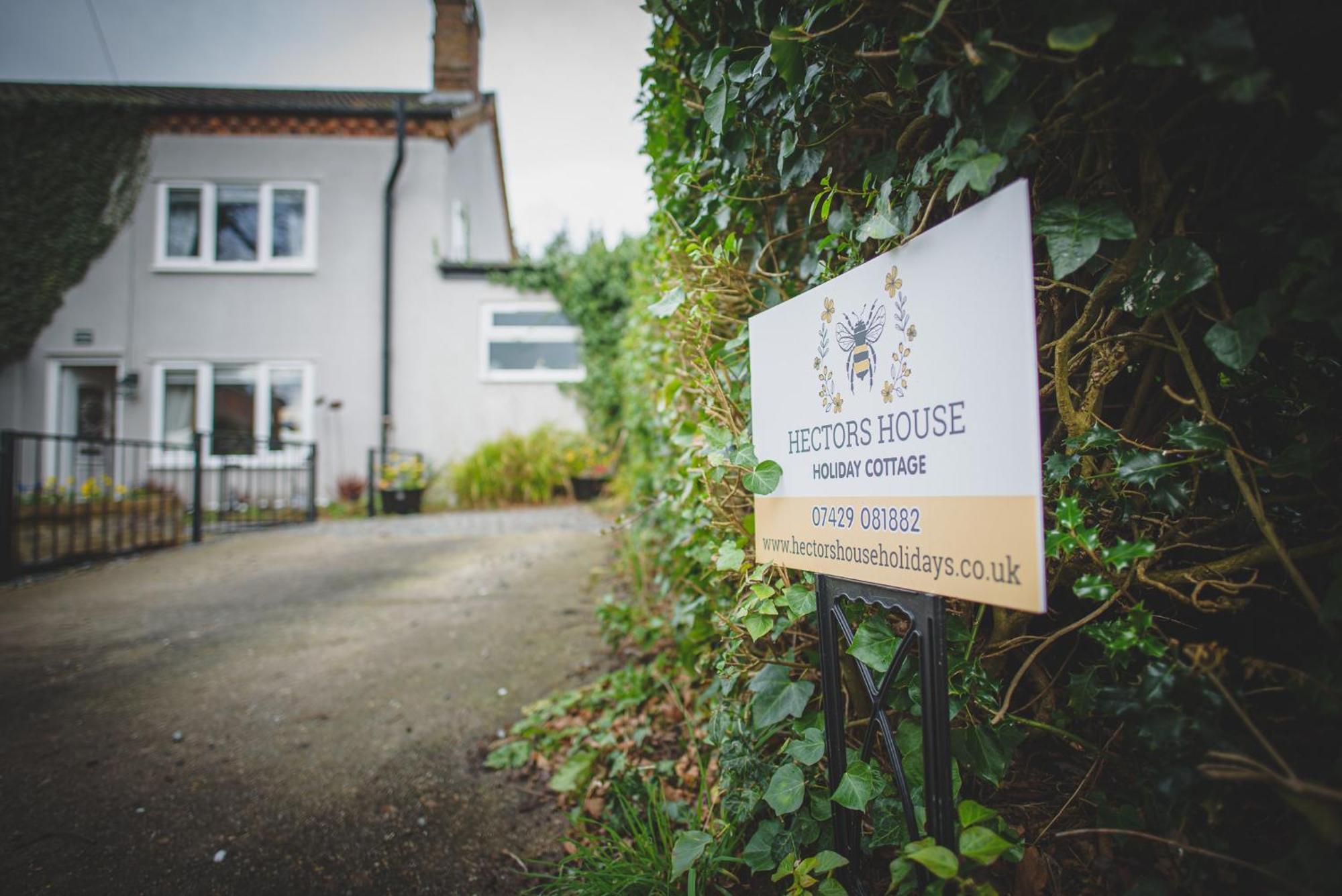 Hectors House Villa Ormesby Saint Michael Exterior photo